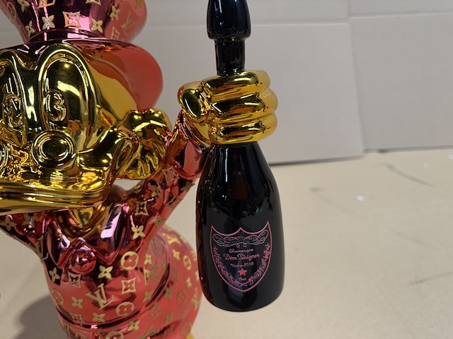 Dagobert duck beeld, lior24, goud / rood en zwart - afbeelding 3 van  4