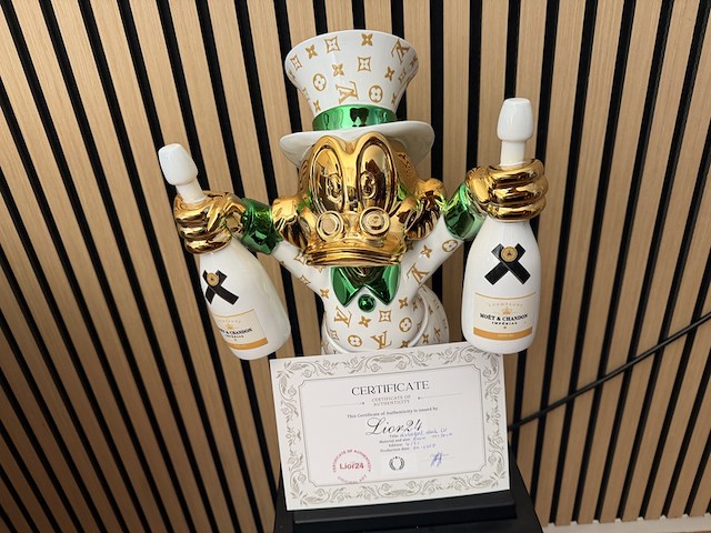 Dagobert duck beeld, lior24, groen/wit/goud - afbeelding 4 van  6
