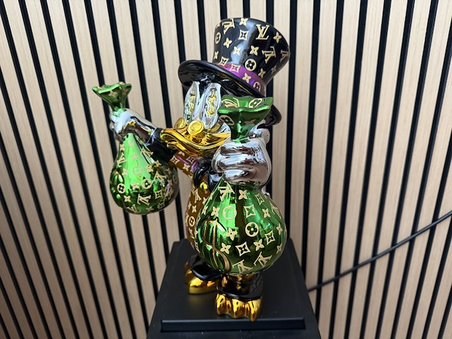 Dagobert duck beeld, lior24, paars/groen/zwart/goud - afbeelding 2 van  6