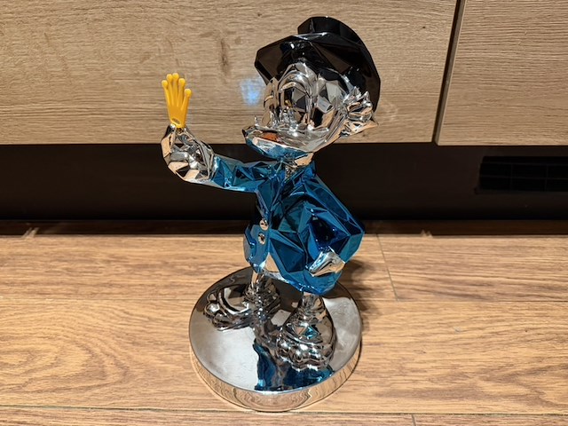 Dagobert duck beeld, lior24, zilver/blauw - afbeelding 2 van  7