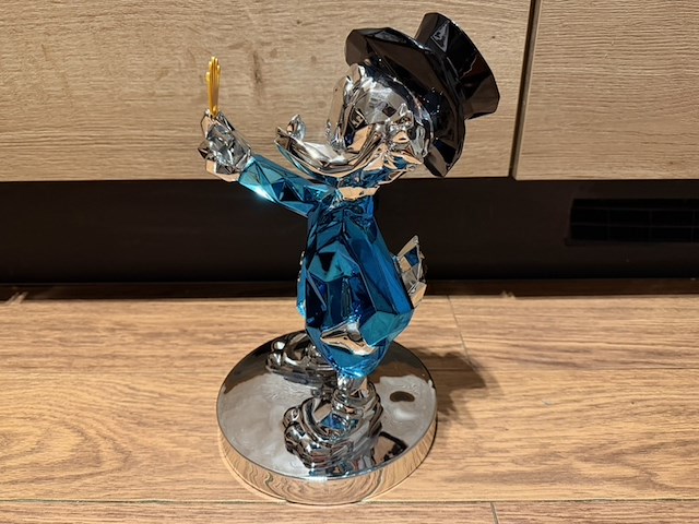 Dagobert duck beeld, lior24, zilver/blauw - afbeelding 3 van  7