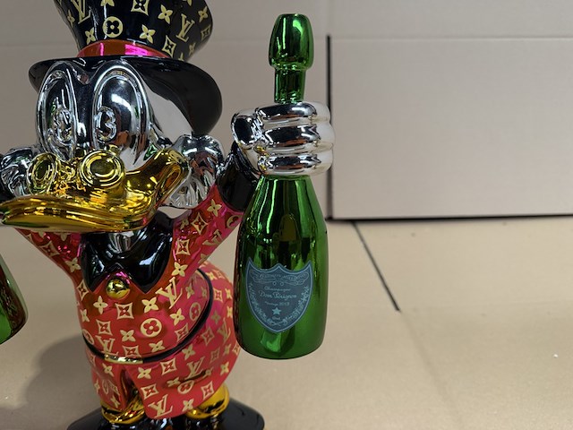 Dagobert duck beeld, lior24, zwart / zilver / goud / rood / groen - afbeelding 2 van  2