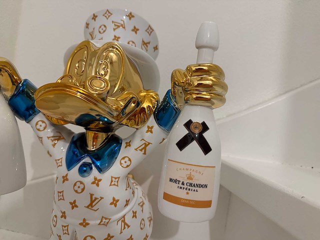 Dagobert duck moet & chandon sculptuur - afbeelding 4 van  7