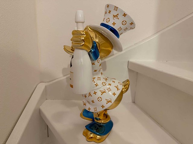Dagobert duck moet & chandon sculptuur - afbeelding 5 van  7