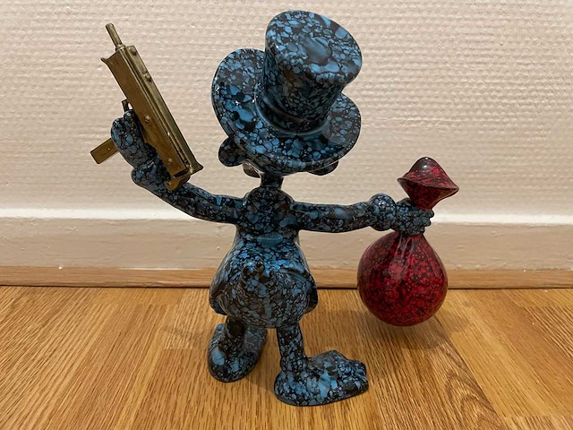 Dagobert duck sculptuur uzi - afbeelding 4 van  7