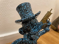 Dagobert duck sculptuur uzi - afbeelding 6 van  7