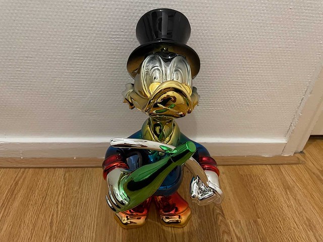 Dagobert duck sculptuur - afbeelding 6 van  9