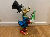 Dagobert duck sculptuur - afbeelding 9 van  9