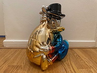 Dagobert duck sculptuur - afbeelding 10 van  11