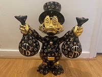 Dagobert duck sculptuur - afbeelding 2 van  5