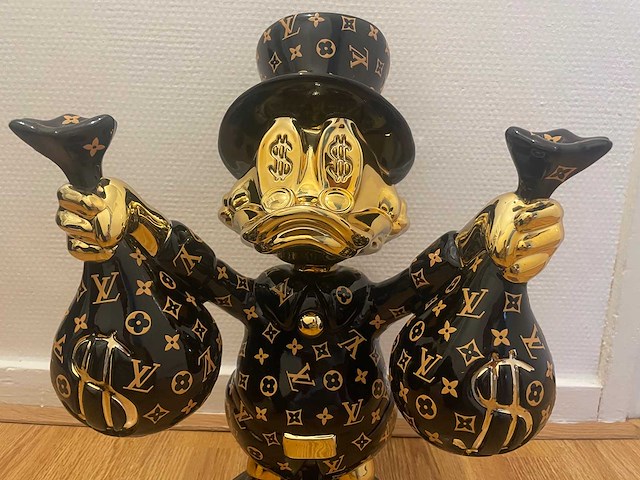 Dagobert duck sculptuur - afbeelding 4 van  5