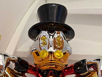 Dagobert duck sculptuur - afbeelding 2 van  5