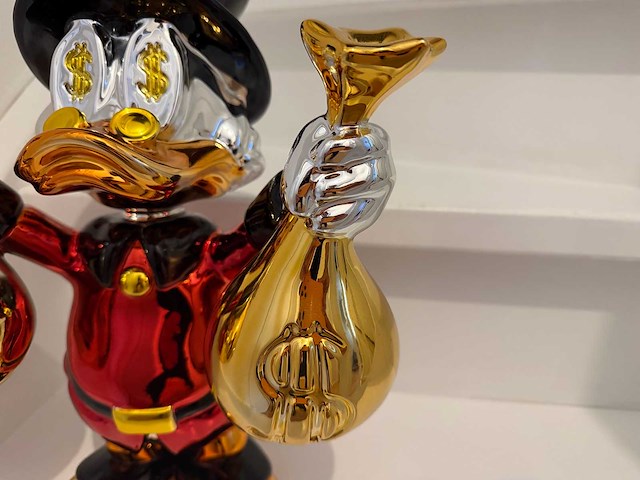 Dagobert duck sculptuur - afbeelding 3 van  5