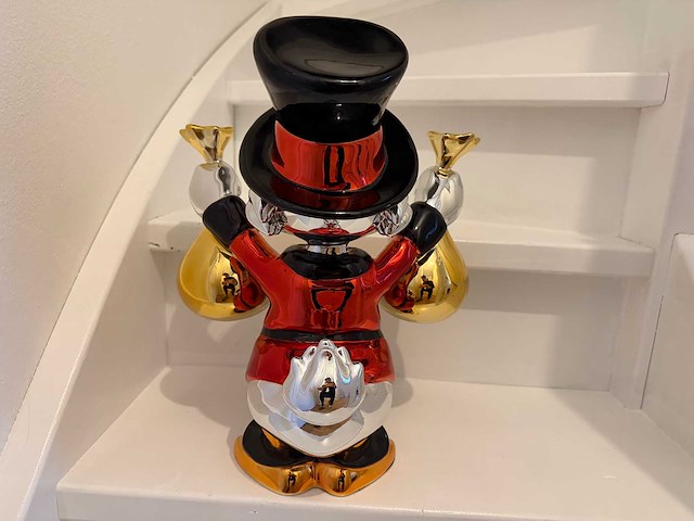 Dagobert duck sculptuur - afbeelding 5 van  5