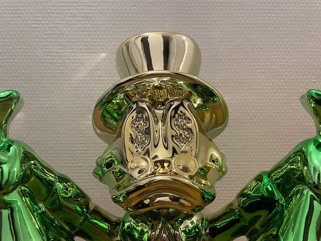 Dagobert duck sculptuur - afbeelding 9 van  12