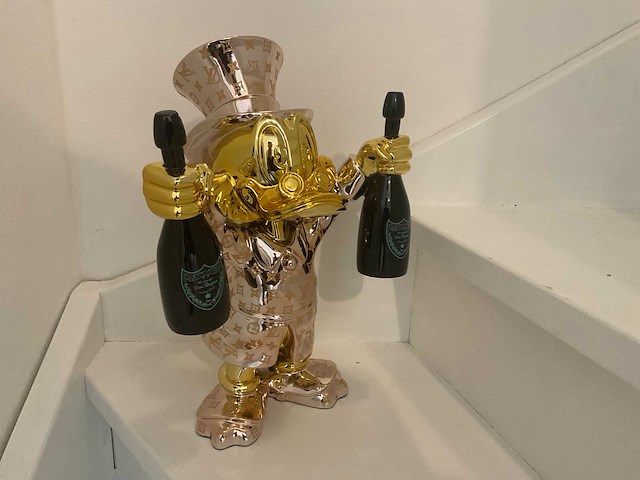 Dagobert duck sculptuur - afbeelding 3 van  7