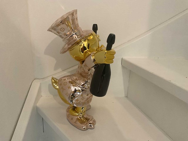 Dagobert duck sculptuur - afbeelding 4 van  7