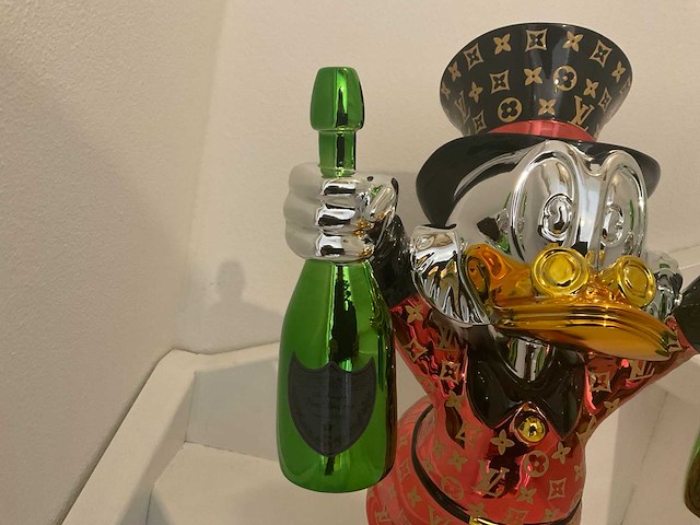 Dagobert duck sculptuur - afbeelding 2 van  10