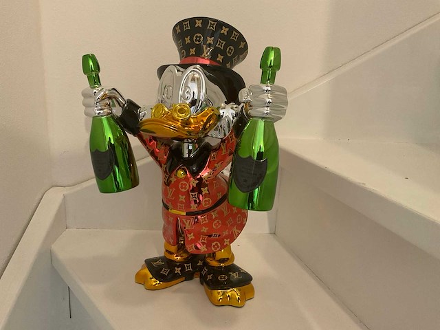 Dagobert duck sculptuur - afbeelding 1 van  10
