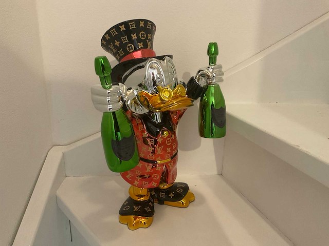 Dagobert duck sculptuur - afbeelding 5 van  10