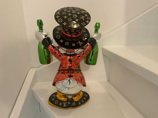 Dagobert duck sculptuur - afbeelding 8 van  10