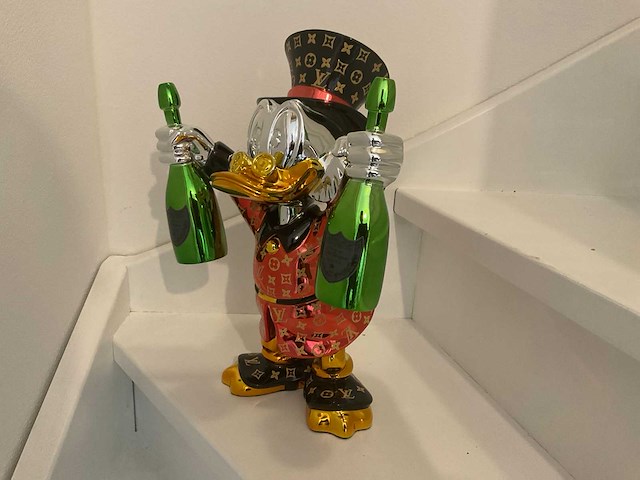 Dagobert duck sculptuur - afbeelding 10 van  10