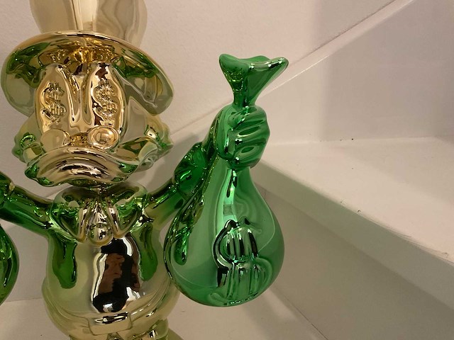 Dagobert duck sculptuur - afbeelding 3 van  7