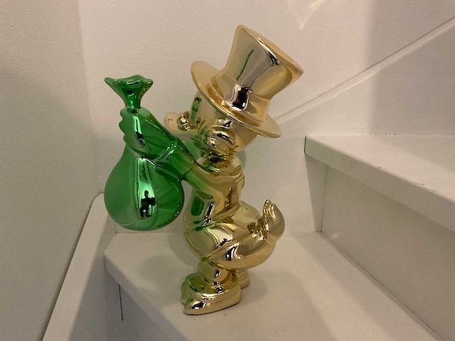 Dagobert duck sculptuur - afbeelding 5 van  7