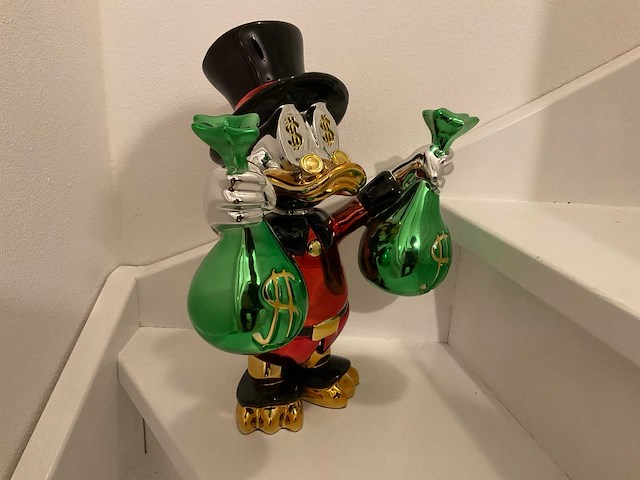 Dagobert duck sculptuur - afbeelding 1 van  6