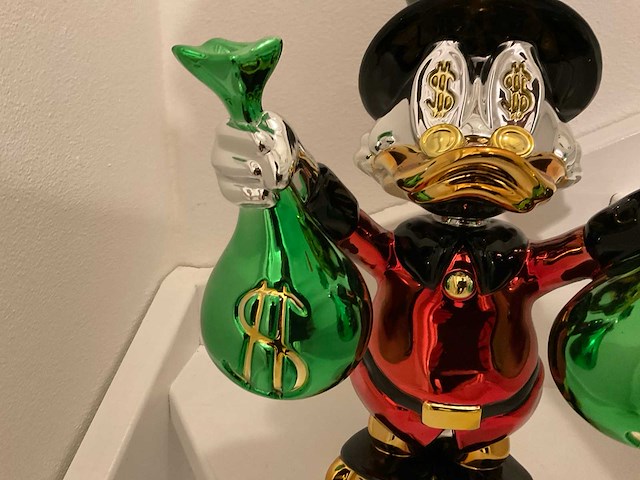 Dagobert duck sculptuur - afbeelding 5 van  6