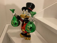 Dagobert duck sculptuur - afbeelding 6 van  6