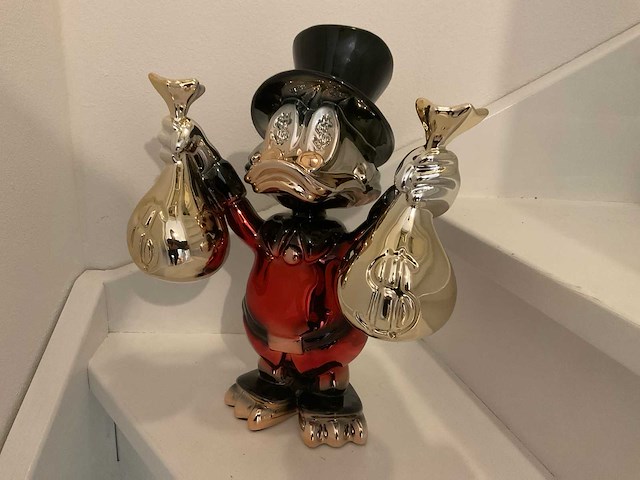 Dagobert duck sculptuur - afbeelding 1 van  7