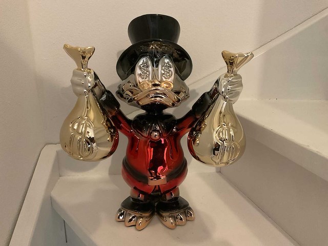 Dagobert duck sculptuur - afbeelding 2 van  7