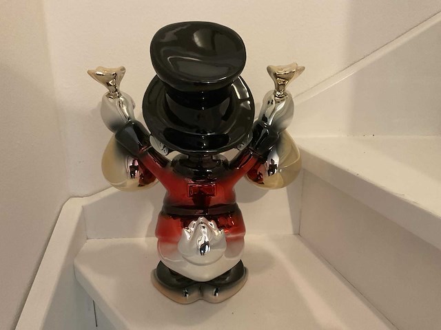 Dagobert duck sculptuur - afbeelding 6 van  7