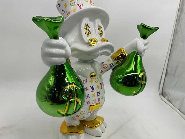 Dagobert duck sculptuur - afbeelding 5 van  9