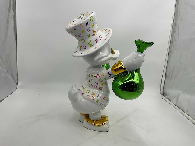 Dagobert duck sculptuur - afbeelding 6 van  9