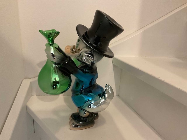 Dagobert duck sculptuur - afbeelding 5 van  8