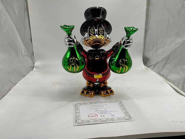 Dagobert duck sculptuur - afbeelding 3 van  7