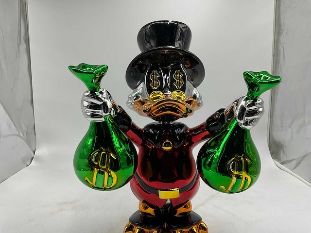 Dagobert duck sculptuur - afbeelding 7 van  7