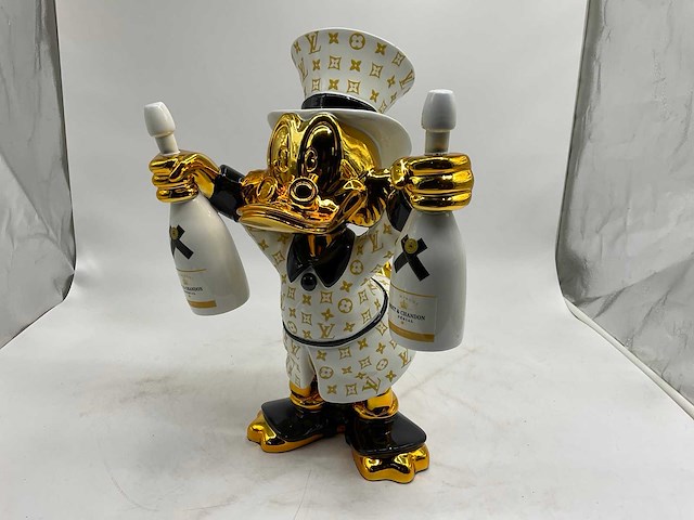 Dagobert duck sculptuur - afbeelding 1 van  9