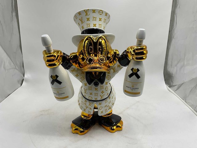 Dagobert duck sculptuur - afbeelding 4 van  9