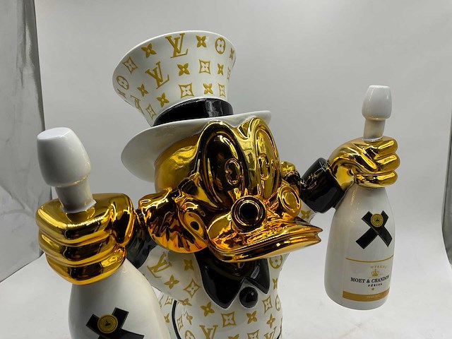 Dagobert duck sculptuur - afbeelding 7 van  9