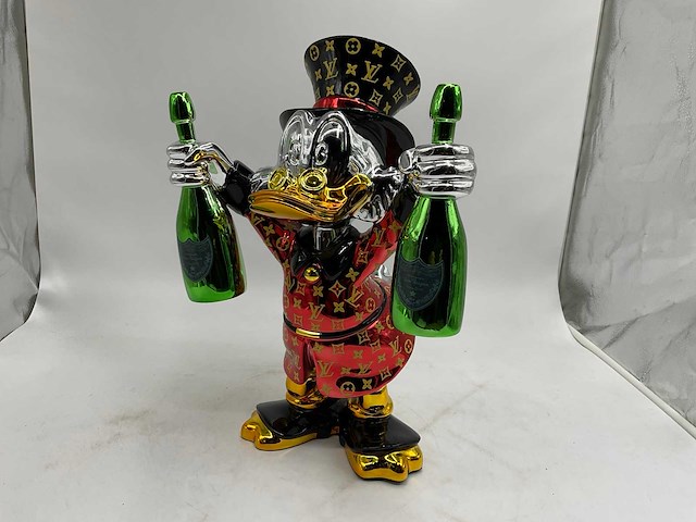 Dagobert duck sculptuur - afbeelding 1 van  10