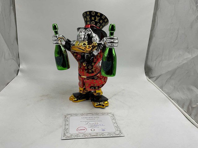 Dagobert duck sculptuur - afbeelding 3 van  10