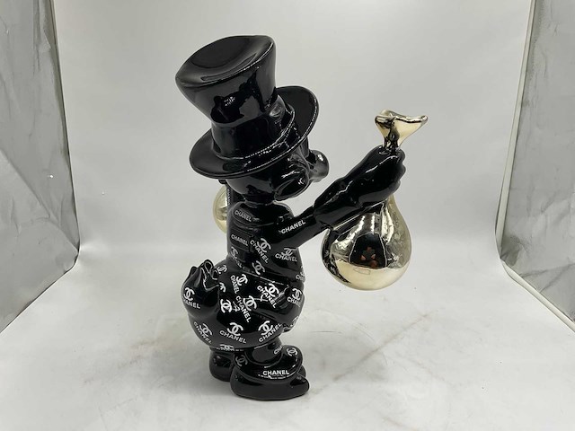 Dagobert duck sculptuur - afbeelding 9 van  11
