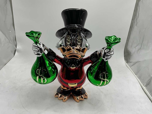 Dagobert duck sculptuur - afbeelding 4 van  9