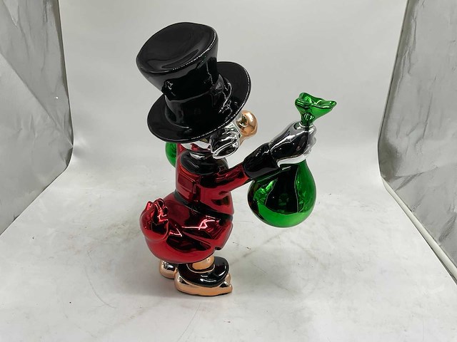 Dagobert duck sculptuur - afbeelding 6 van  9