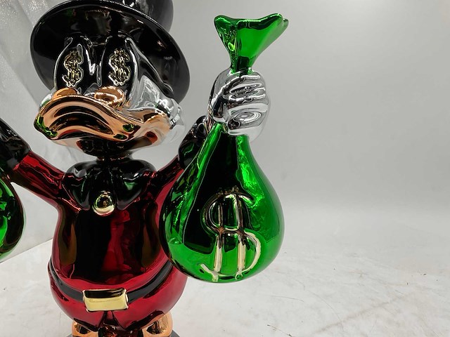 Dagobert duck sculptuur - afbeelding 8 van  9