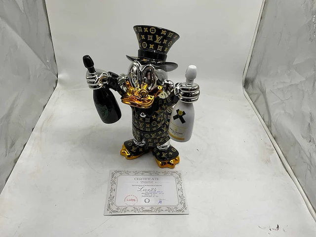 Dagobert duck sculptuur - afbeelding 3 van  9
