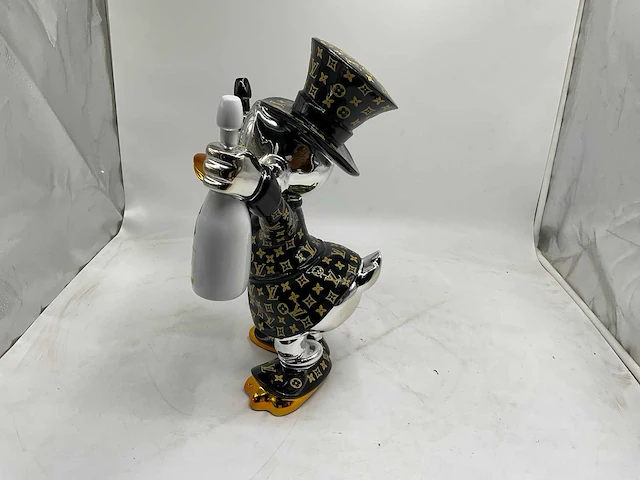 Dagobert duck sculptuur - afbeelding 5 van  9